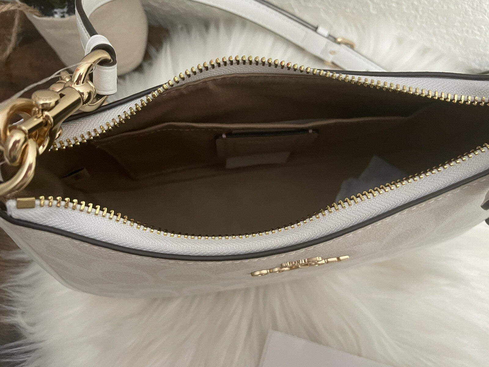 NWT COACH Women’s Teri Shoulder Bag In Signature Canvas In White/Chalk
