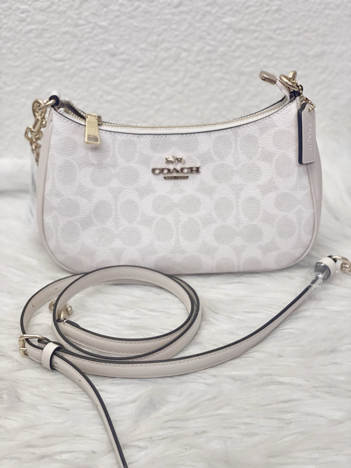 NWT COACH Women’s Teri Shoulder Bag In Signature Canvas In White/Chalk