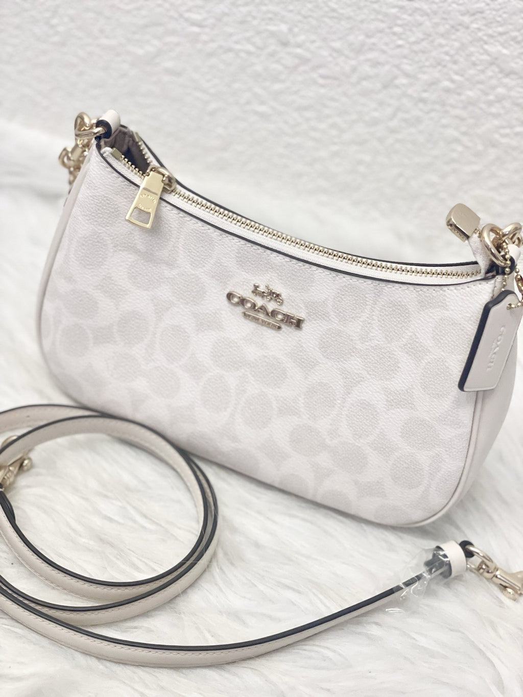 NWT COACH Women’s Teri Shoulder Bag In Signature Canvas In White/Chalk